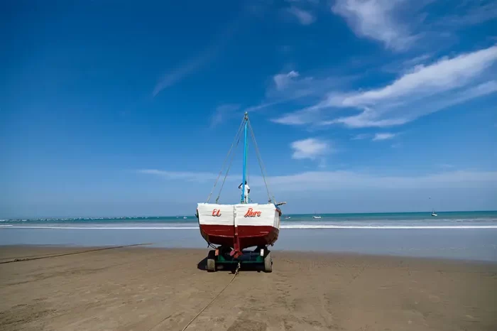 Explora los alrededores, llévate las mejores fotos de las playas de El Ñuro.
